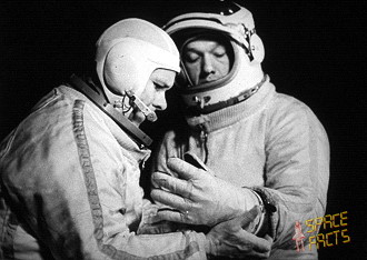 Spacewalkers Yeliseyev and Khrunov