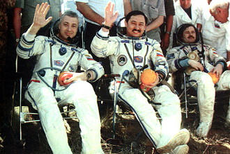 Soyuz TM-27 recovery