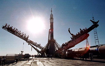 Soyuz TM-28 rollout