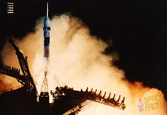 Soyuz TM-7 launch