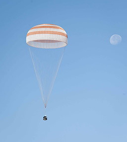 Soyuz TMA-21 landing