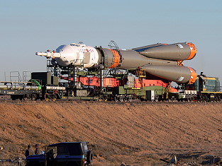 Soyuz TMA-7 rollout