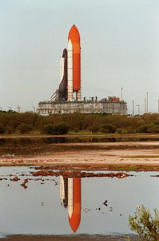 STS-96 auf dem Weg zur Startrampe