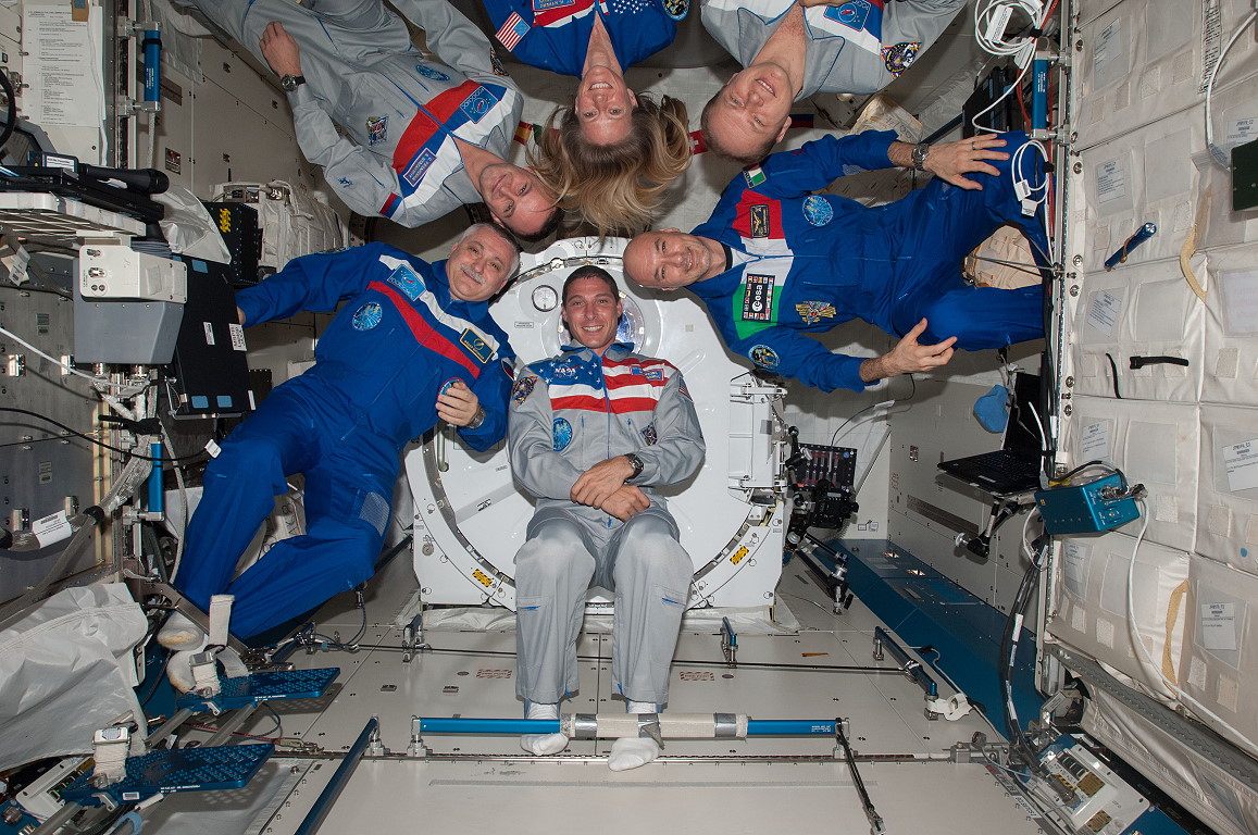 traditionelles Bordfoto ISS-37