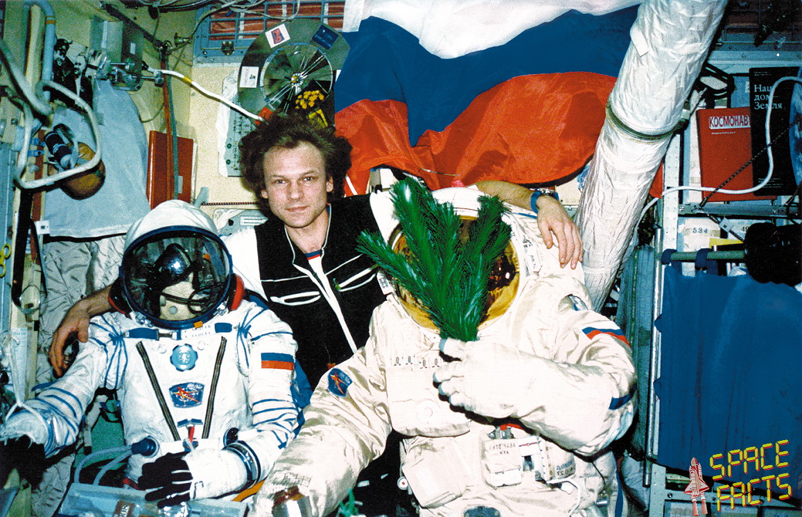 Sergei Avdeyev meets the New 1993 year in orbit