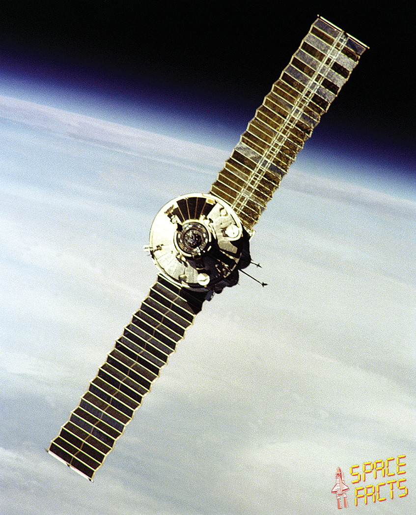 Kristall approaches Mir