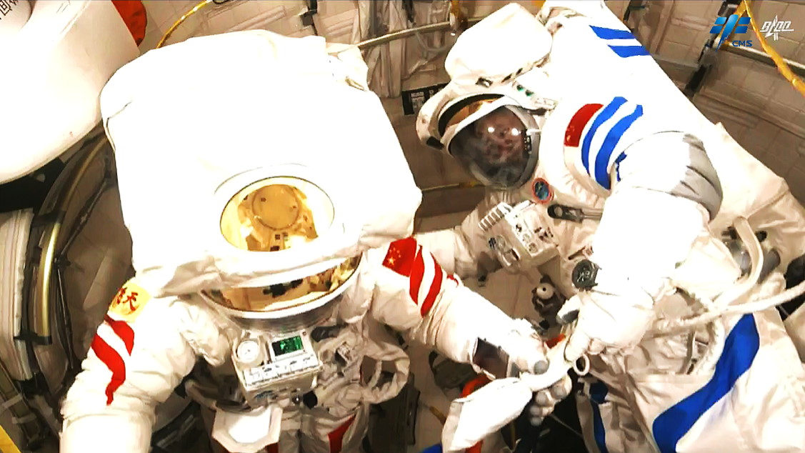 EVA Fei Junlong and Zhang Lu on March 30, 2023