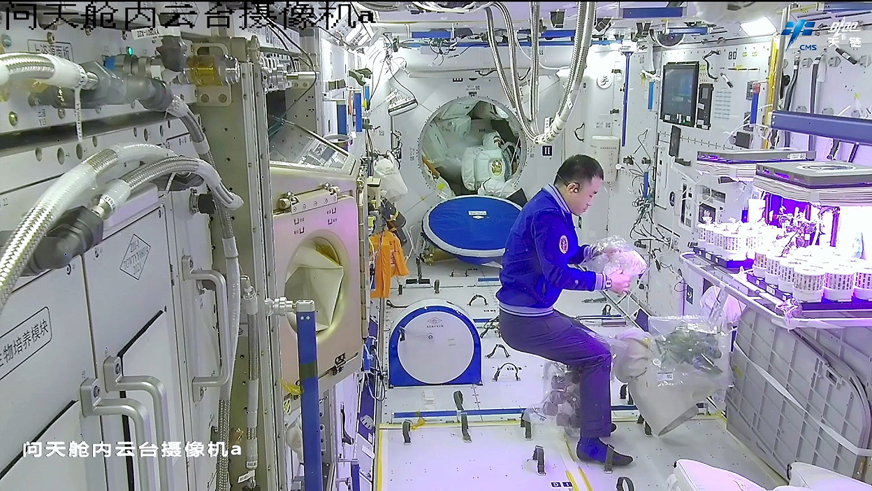 life onboard Tiangong