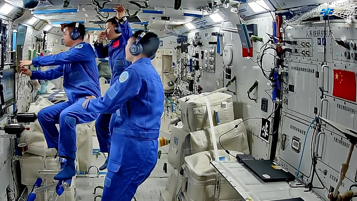 life onboard Tiangong