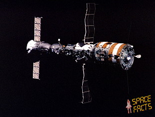 Salyut 7 mit Soyuz T-5