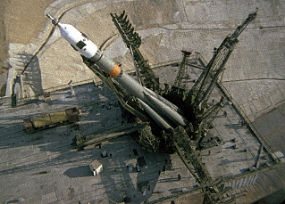 Soyuz 11 erection