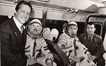 Crew Soyuz 36 in bus tobether with crew Soyuz T-2