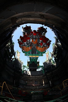 Soyuz MS-06 erection