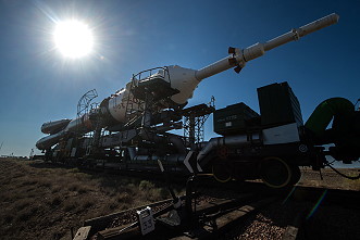 Sojus MS-13 auf dem Weg zur Startrampe