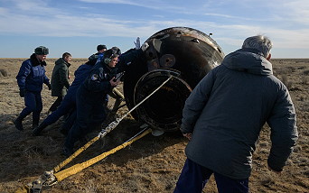 Soyuz MS-19 recovery