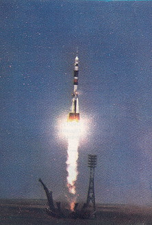 Soyuz TM-10 launch