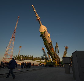 Soyuz TMA-06M erection