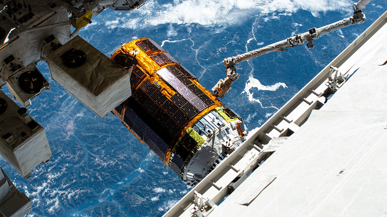 HTV-9 undocking