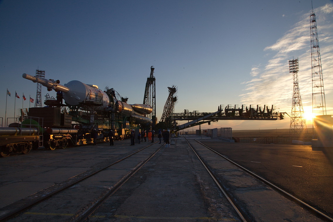 Sojus MS-03 auf dem Weg zur Startrampe
