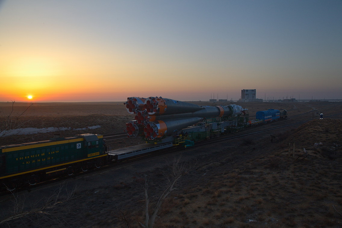 Soyuz MS-08 rollout