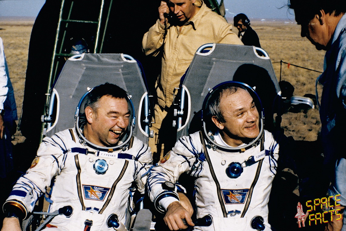 Soyuz T-13 recovery