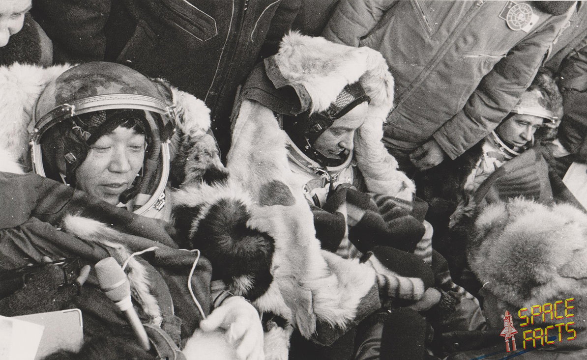 Soyuz TM-10 recovery