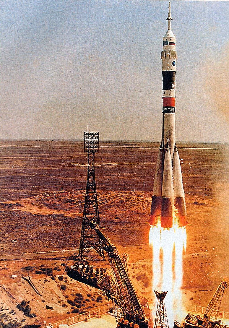 Soyuz TM-15 launch