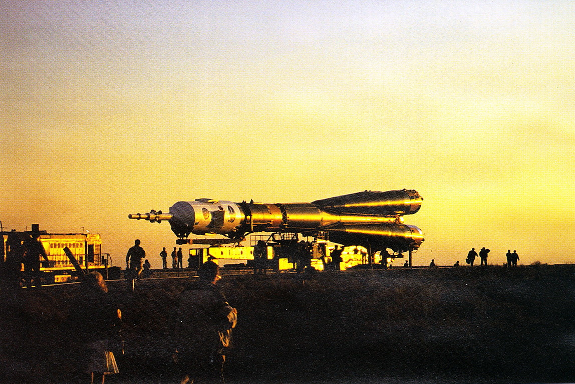 Soyuz TM-20 rollout