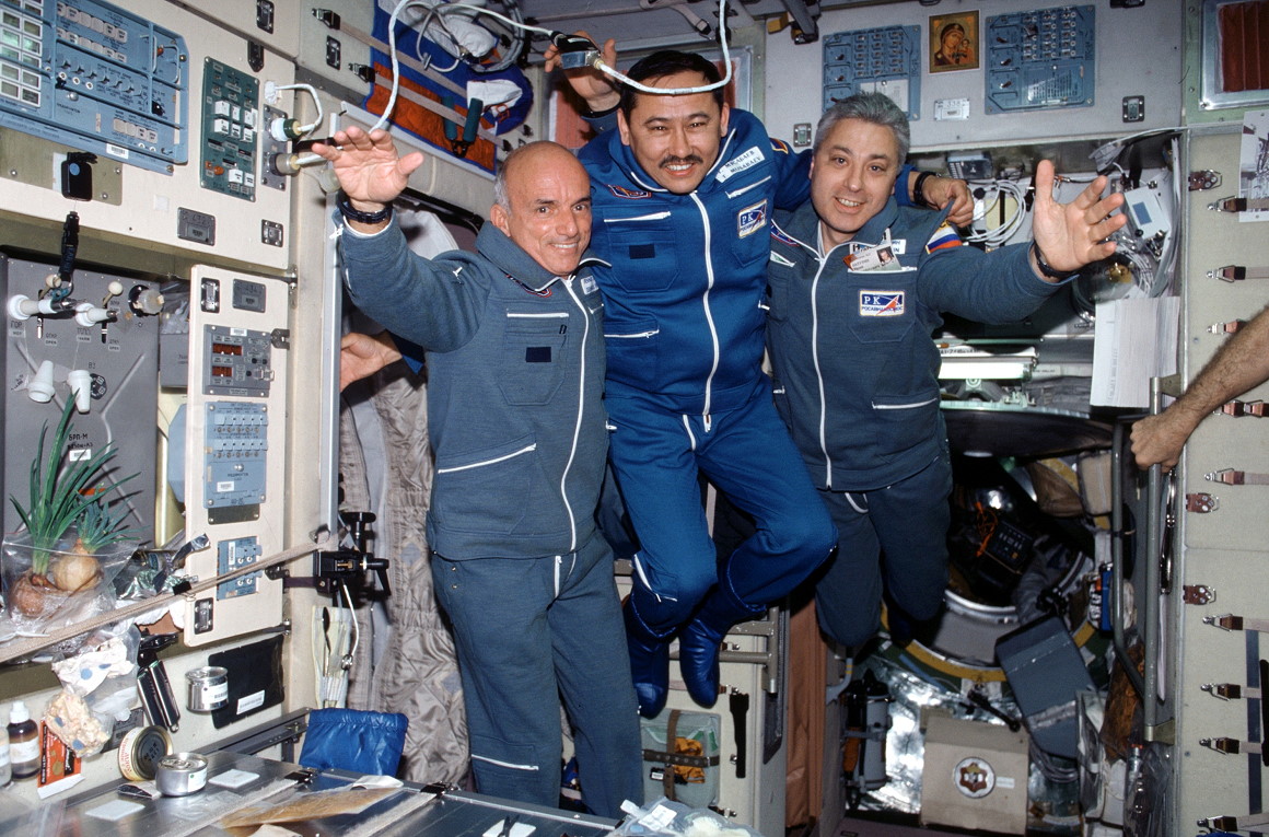 Crew Soyuz TM-32 onboard ISS