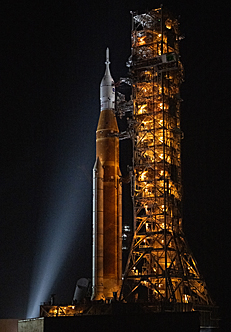 Artemis II zum zweiten Mal auf dem Weg zur Startrampe