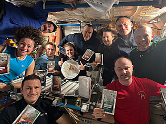 Zehn Crewmitglieder