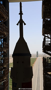 Shenzhou-16 rollout
