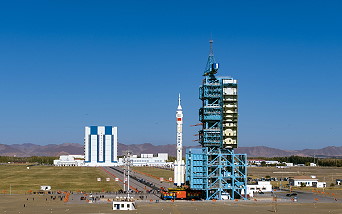 Shenzhou-17 rollout