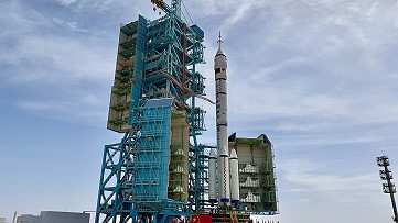 Shenzhou-18 rollout