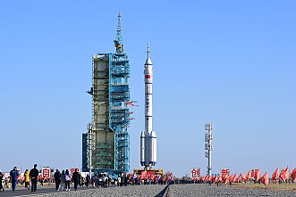 Shenzhou-19 rollout