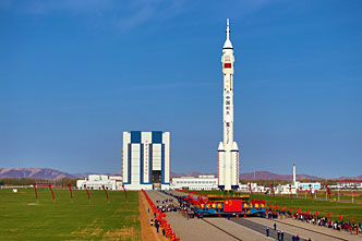 Shenzhou-21 rollout