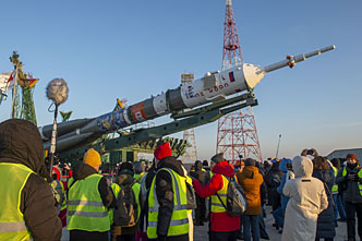 Soyuz MS-28 erection