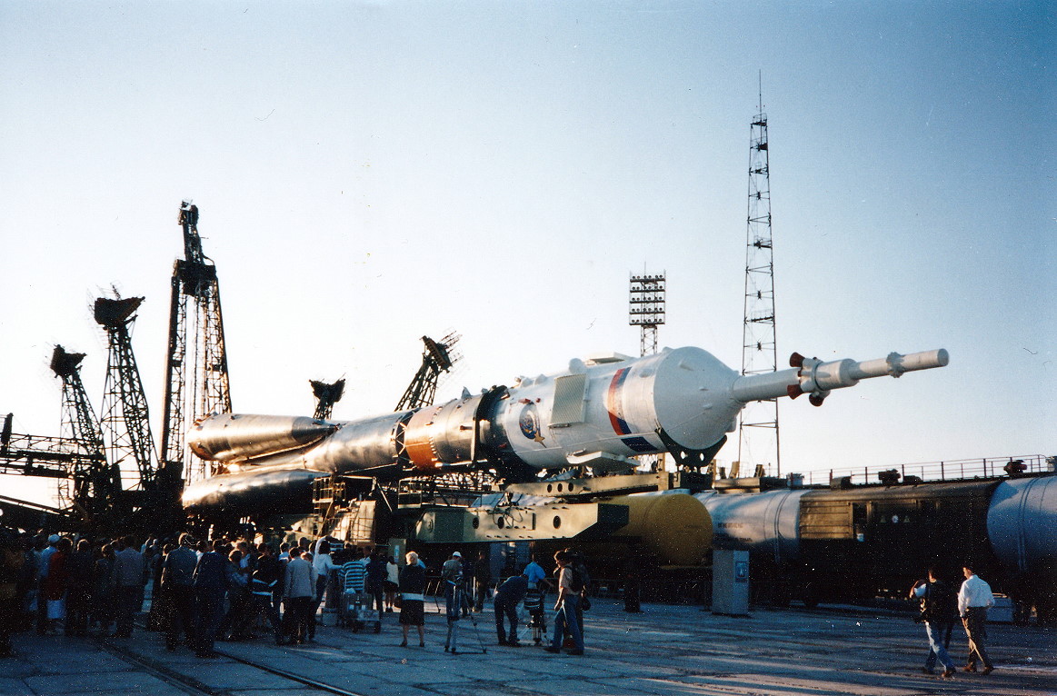 Soyuz TM-24 rollout