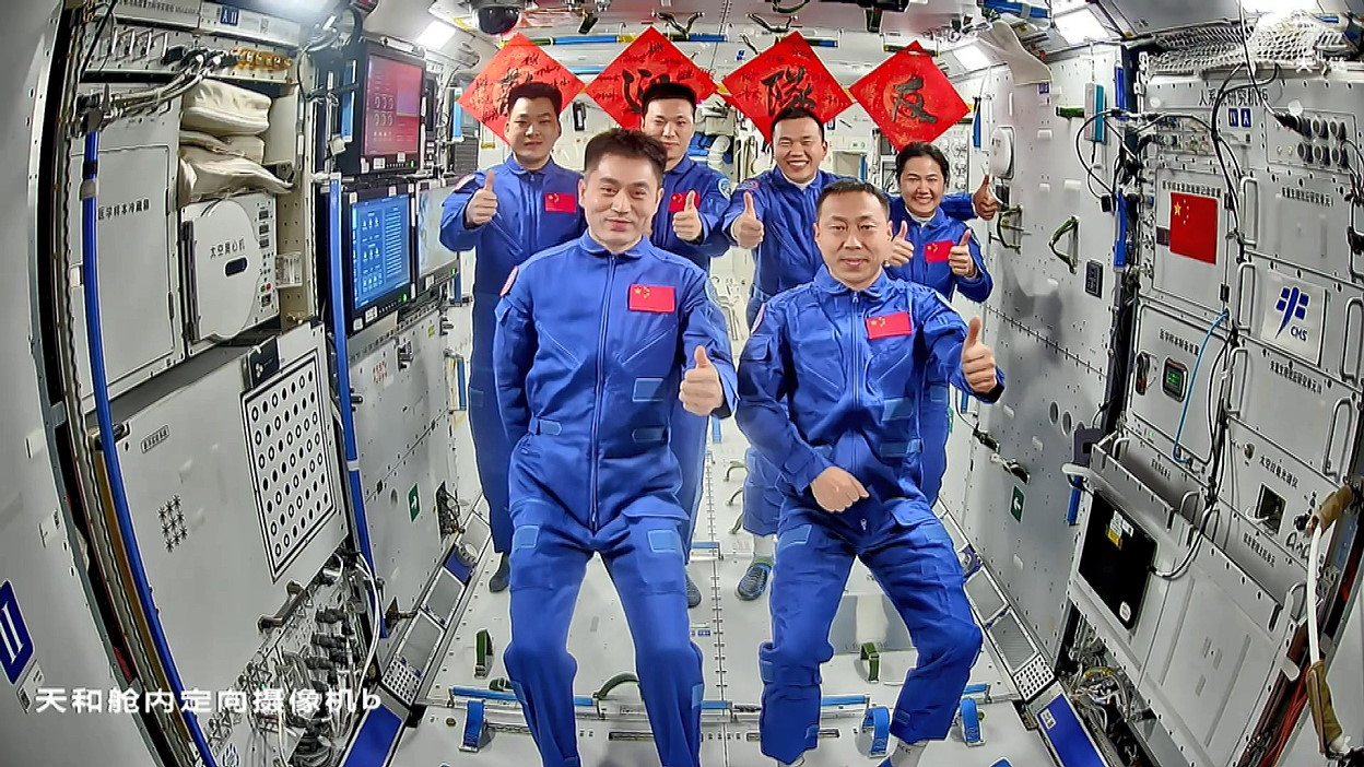 Crews Shenzhou-18 and 19