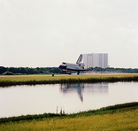 STS-46 landing