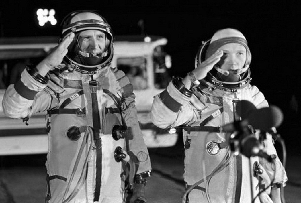  Crew Soyuz 15 walkout
