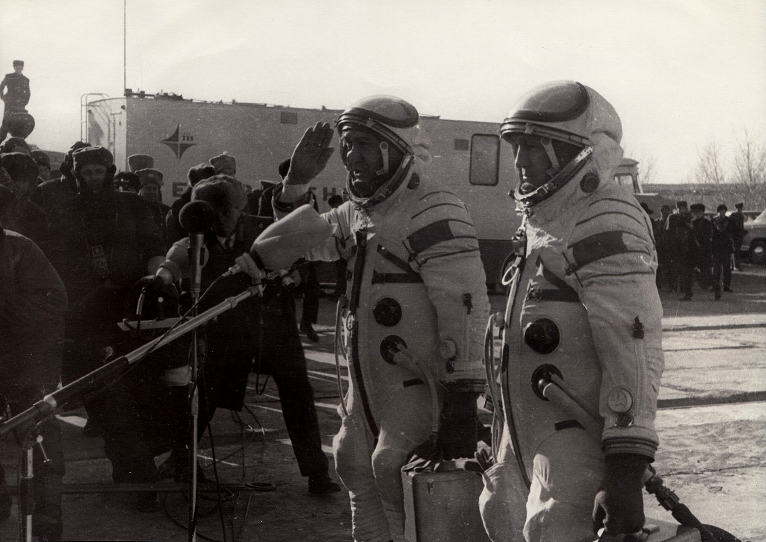 Crew Soyuz 16 walkout