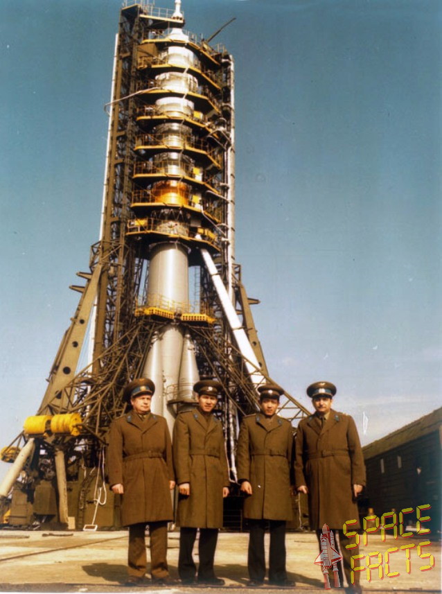 Crew Soyuz 37 (prime and backup)