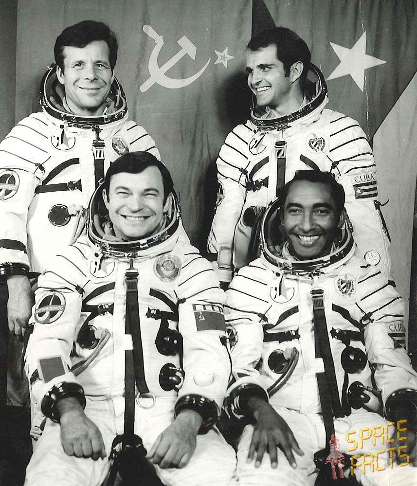 Crew Soyuz 38 (prime and backup)