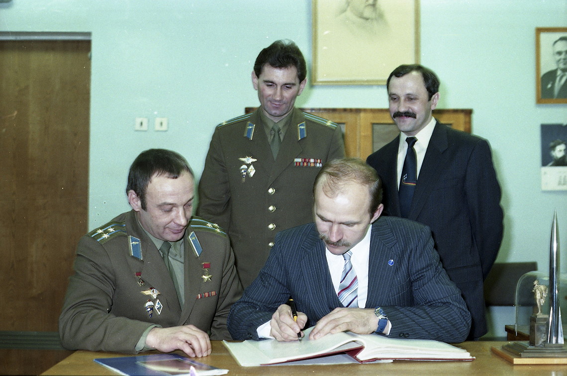 Crew Soyuz TM-16 prime and backup