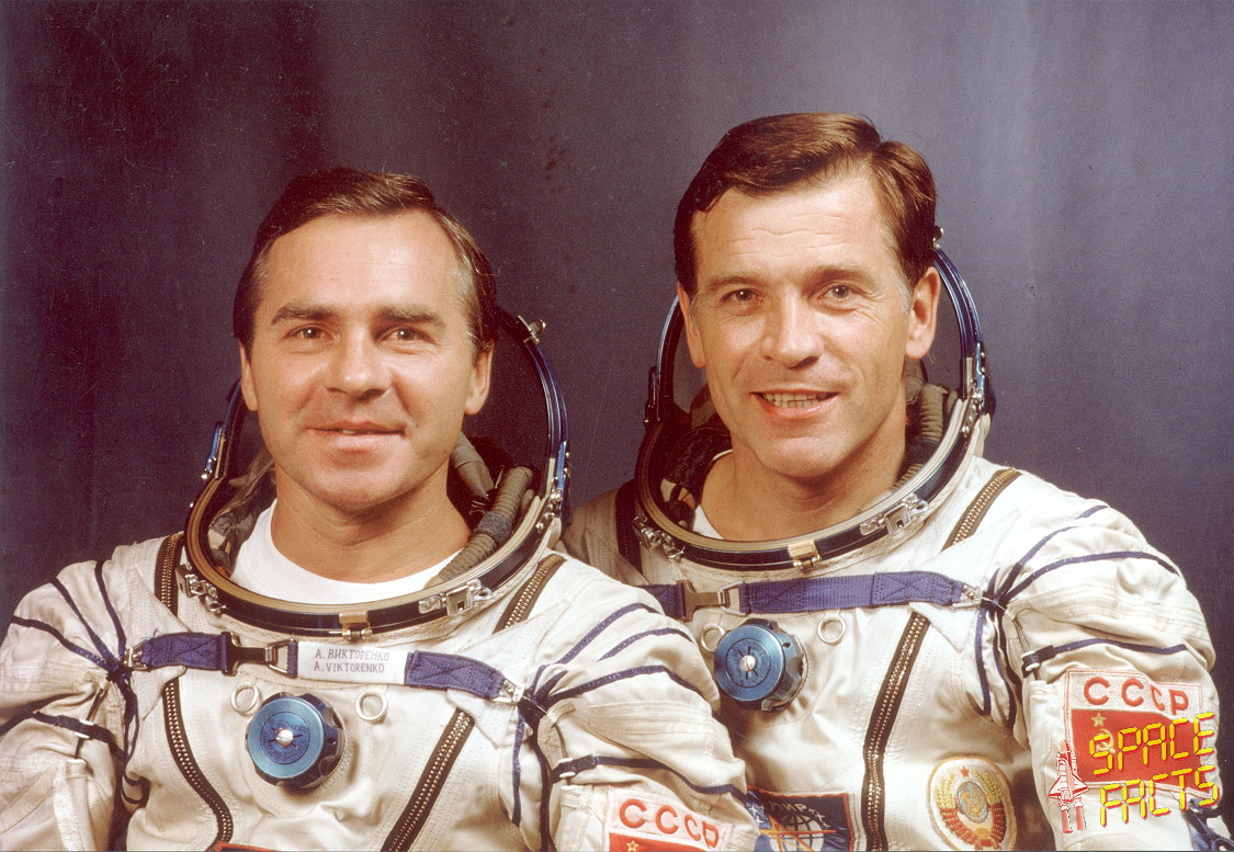 Crew Soyuz TM-8